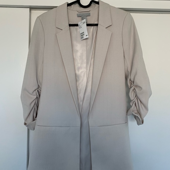H&M Boyfriend Blazer Cream Colored with Ruched Sleeves - BRAND NEW - Picture 1 of 3